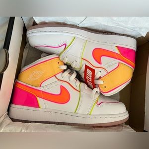 Air Jordan 1 Mid Edge Glow GS 6.5y/Women’s 8. New in box. Never worn. $140.